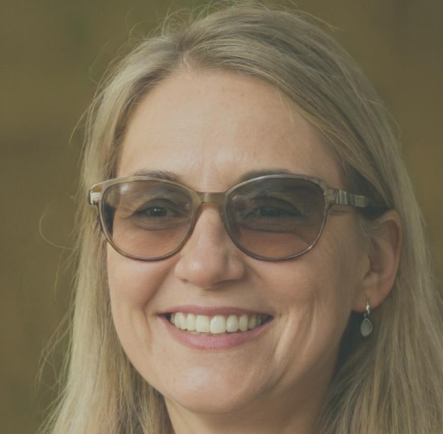 Beratungsgespräch zwischen Stylistin und Klientin